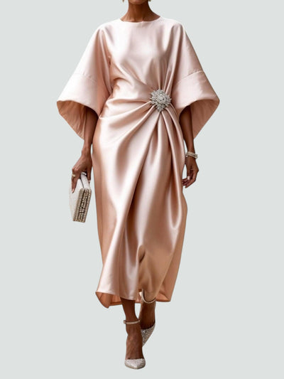 Martina | Elegante gedrapeerde dames maxijurk met broche