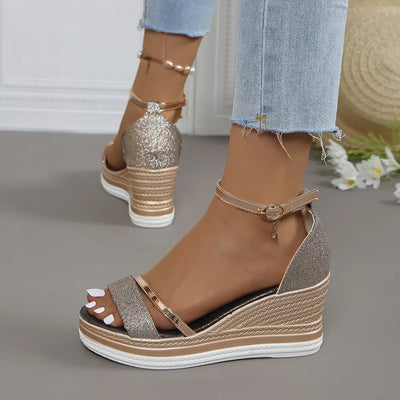 Karin | Dames sandalen met sleehak, plateauzool en bandjes