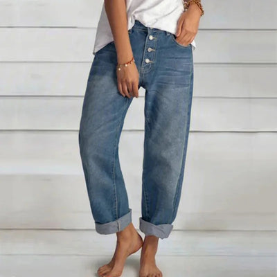 Sandra | Wijde dames jeans met knoopsluiting