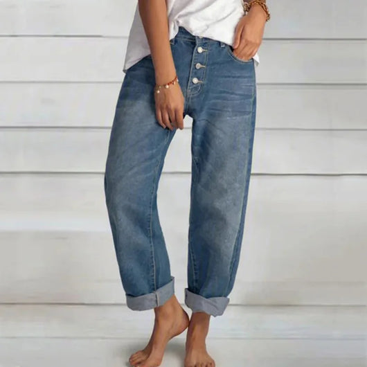 Sandra | Wijde dames jeans met knoopsluiting