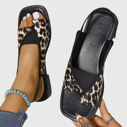 Selina | Platte dames sandalen met contrasterende bandjes