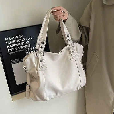 Emilia | Ruime zwarte dames shopper van imitatieleer met studs