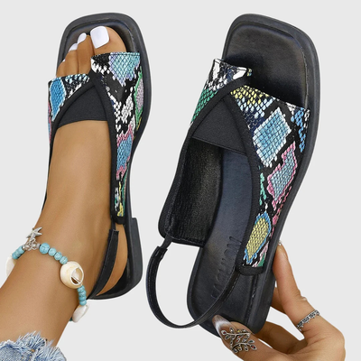 Selina | Platte dames sandalen met contrasterende bandjes