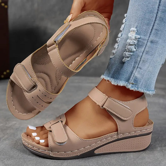 Nina sandalen met sleehak