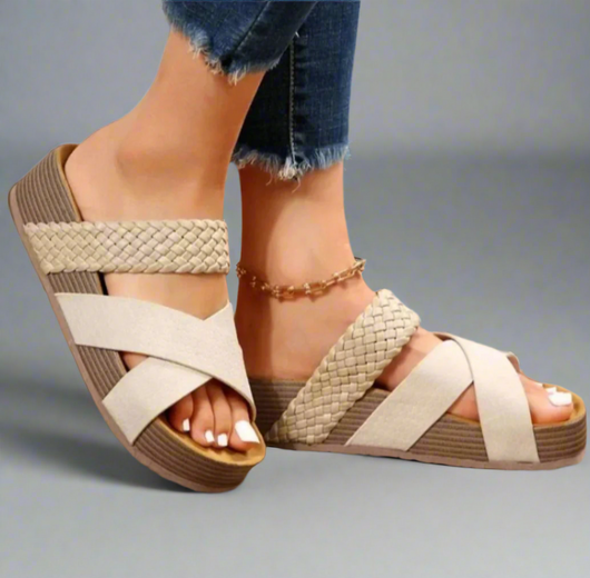 Julia | Gevlochten dames sleehaksandalen met gekruiste bandjes