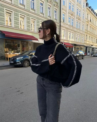Lila trui met stikdetails