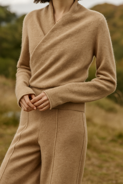 Laura | Elegante dames wikkeltrui met overslagontwerp