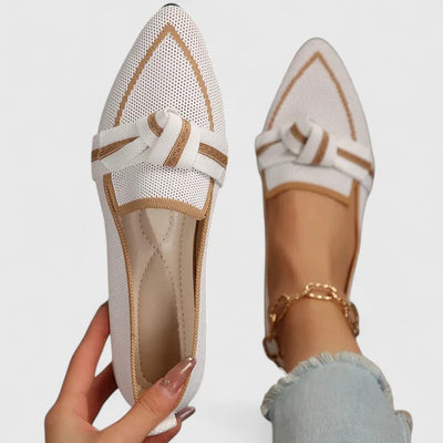 Felicia | Comfortabele dames loafers met spitse neus en knoopdetail