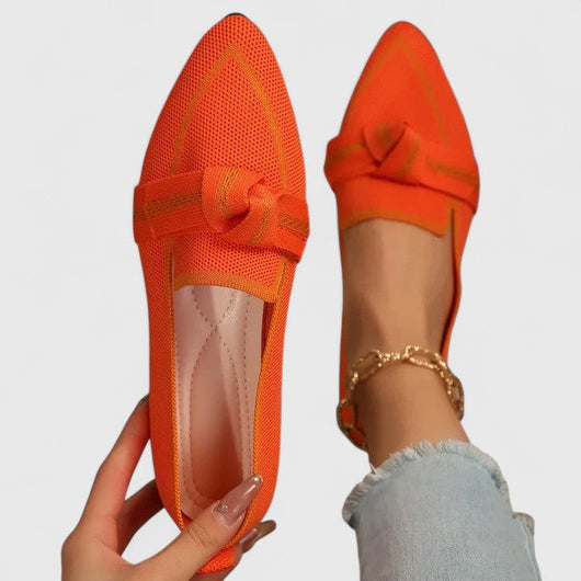 Felicia | Comfortabele dames loafers met spitse neus en knoopdetail