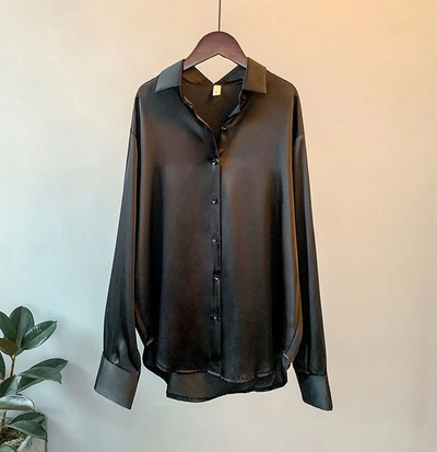 Emilia | Dames zijden blouse met ruches en knoopsluiting