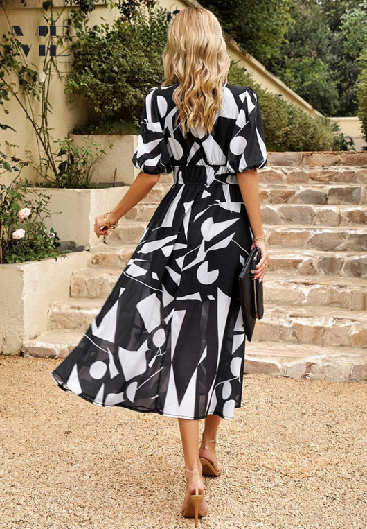 Doris | Dames wikkelmidijurk met abstracte print
