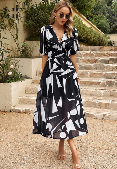 Doris | Dames wikkelmidijurk met abstracte print