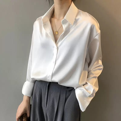 Emilia | Dames zijden blouse met ruches en knoopsluiting