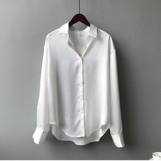 Emilia | Dames zijden blouse met ruches en knoopsluiting
