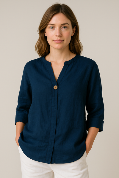Stefanie | Losvallende damesblouse met V-hals en knoopdetails