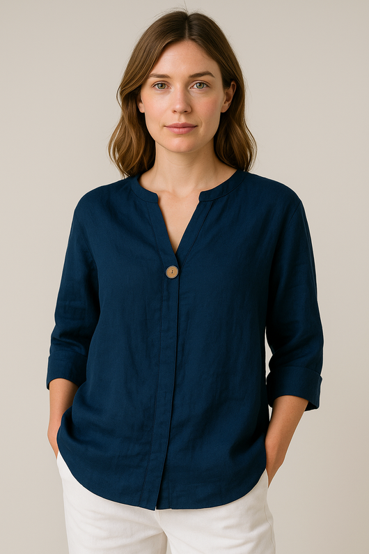 Stefanie | Losvallende damesblouse met V-hals en knoopdetails