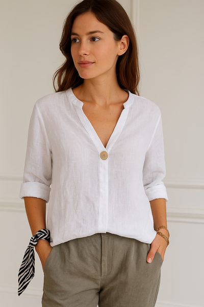 Stefanie | Losvallende damesblouse met V-hals en knoopdetails