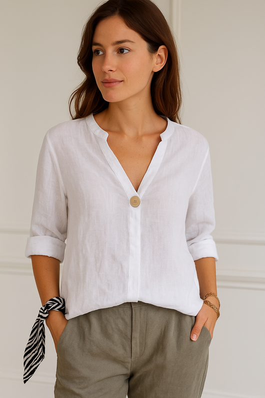 Stefanie | Losvallende damesblouse met V-hals en knoopdetails
