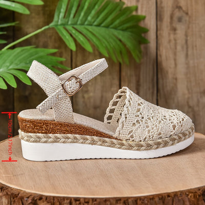 Clara | Comfortabele dames sandalen met sleehak, haaklook en enkelbandje