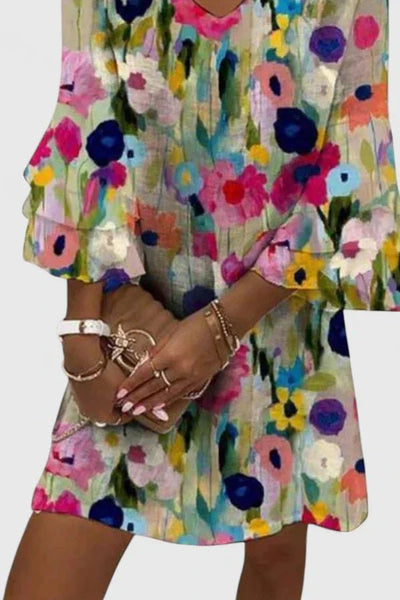 Katharina | Dames minijurk met bloemenprint, V-hals en ruchemouwen