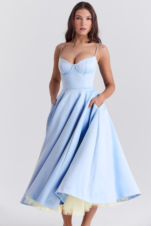Annika | Dames cocktailjurk met zwierige midirok en verstelbare bandjes