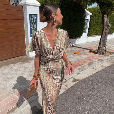 Marie | Figuuraccentuerende dames midi cocktailjurk met diepe V-hals
