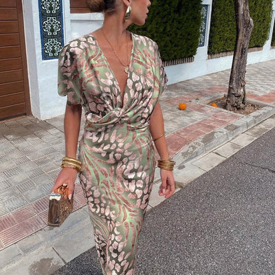 Marie | Figuuraccentuerende dames midi cocktailjurk met diepe V-hals