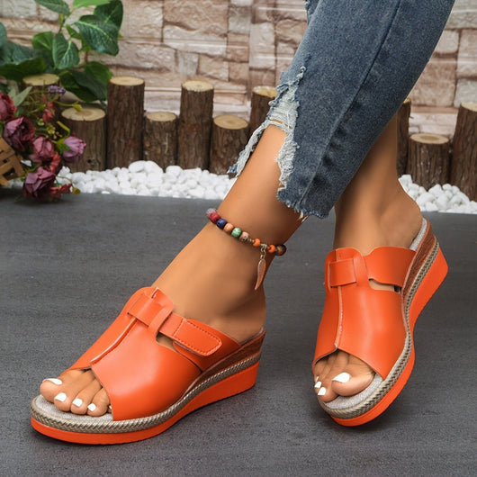 Clara | Comfortabele dames sandalen met sleehak, klittenband en open neus