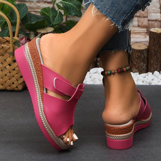 Clara | Comfortabele dames sandalen met sleehak, klittenband en open neus