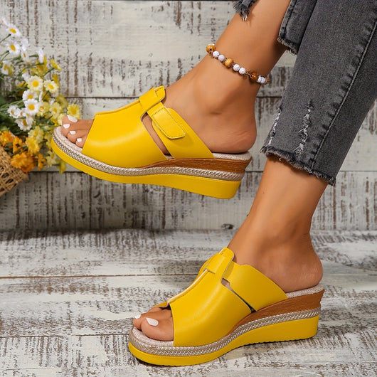Clara | Comfortabele dames sandalen met sleehak, klittenband en open neus