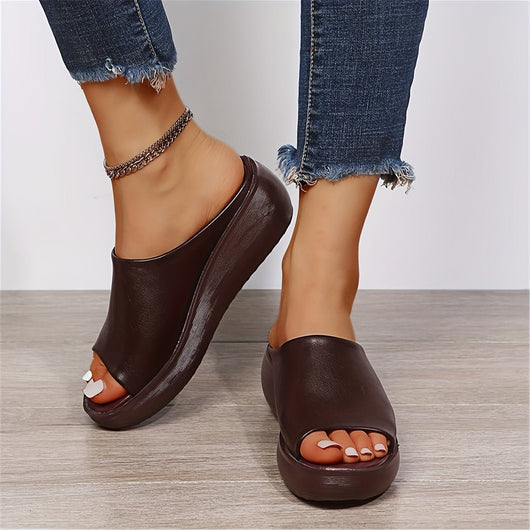 Charlotte | Comfortabele lichte dames instapmuiltjes met sleehak en peeptoe