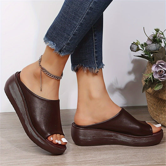 Charlotte | Comfortabele lichte dames instapmuiltjes met sleehak en peeptoe
