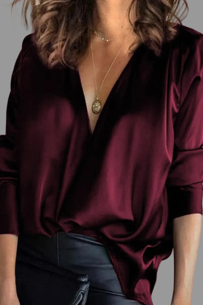 Amelie | Elegante dames satijnen blouse met diepe V-hals en lange mouwen