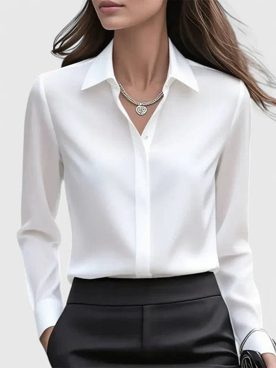 Frieda | Elegante dames satijnen businessblouse met verdekte knoopsluiting
