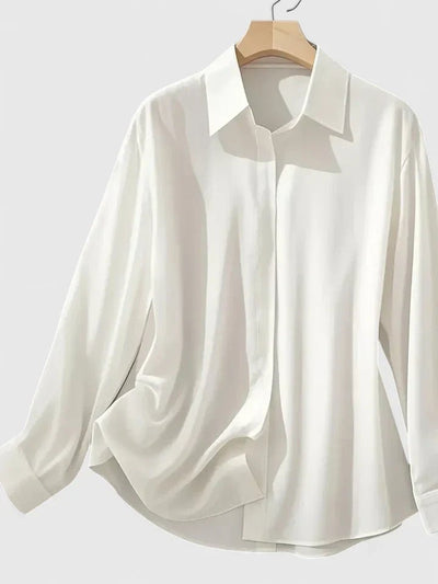 Frieda | Elegante dames satijnen businessblouse met verdekte knoopsluiting