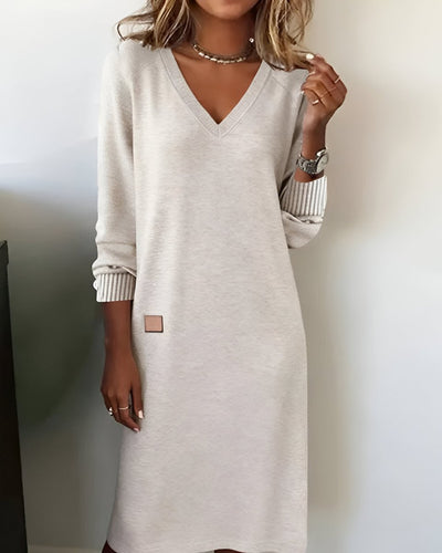 Mia | Elegante dames midijurk met V-hals en lange mouwen
