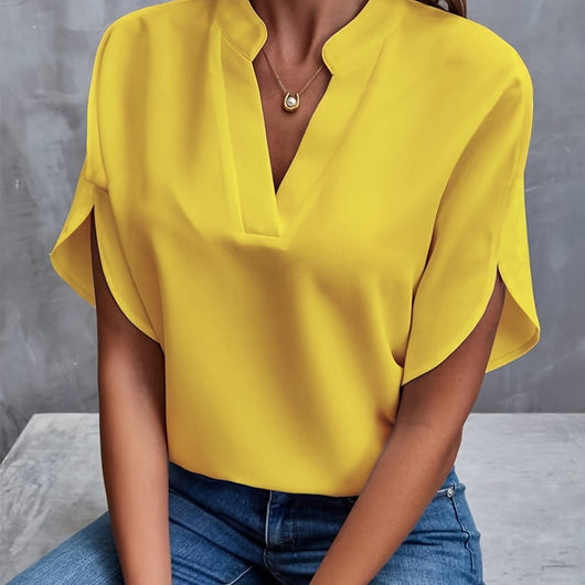 Lena | Vloeiende dames blouse met v-hals en wijde mouwen
