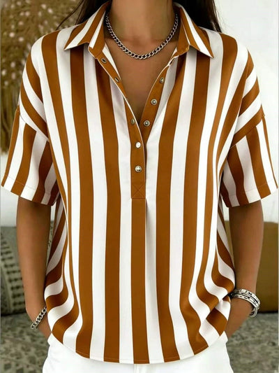 Emilia | Gestreepte dames blouse met polokraag, korte mouwen en relaxed fit