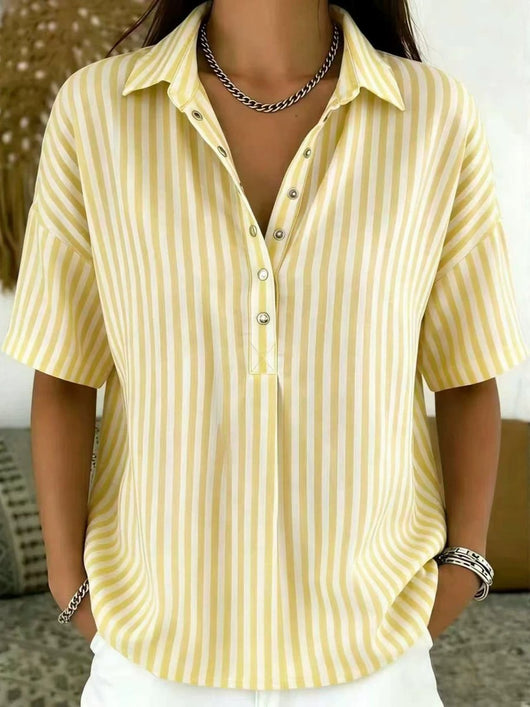 Emilia | Gestreepte dames blouse met polokraag, korte mouwen en relaxed fit