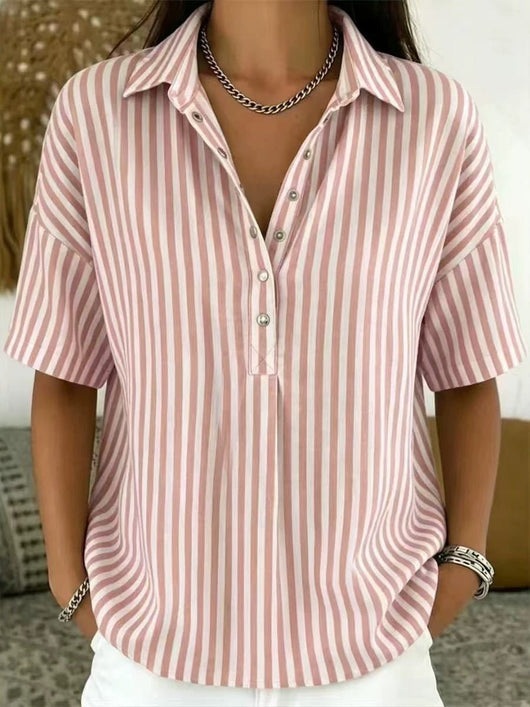 Emilia | Gestreepte dames blouse met polokraag, korte mouwen en relaxed fit
