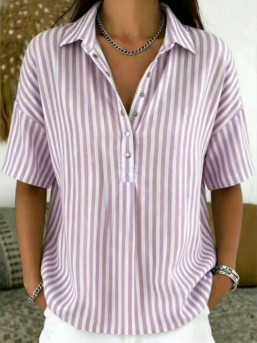 Emilia | Gestreepte dames blouse met polokraag, korte mouwen en relaxed fit