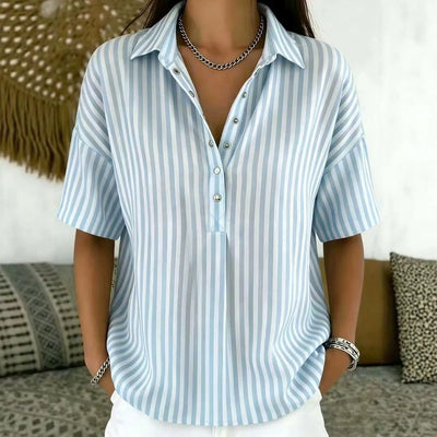 Emilia | Gestreepte dames blouse met polokraag, korte mouwen en relaxed fit