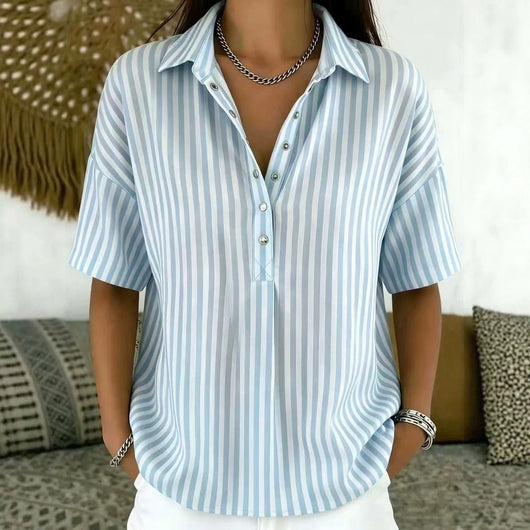 Emilia | Gestreepte dames blouse met polokraag, korte mouwen en relaxed fit