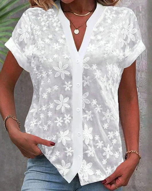 Amelie | Dames blouse met bloemenborduursel, korte mouwen en knoopsluiting