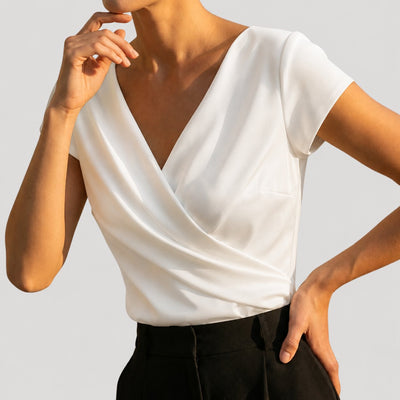 Nora | Dames gedrapeerde wikkelblouse met korte mouwen en V-hals