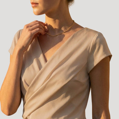 Nora | Dames gedrapeerde wikkelblouse met korte mouwen en V-hals