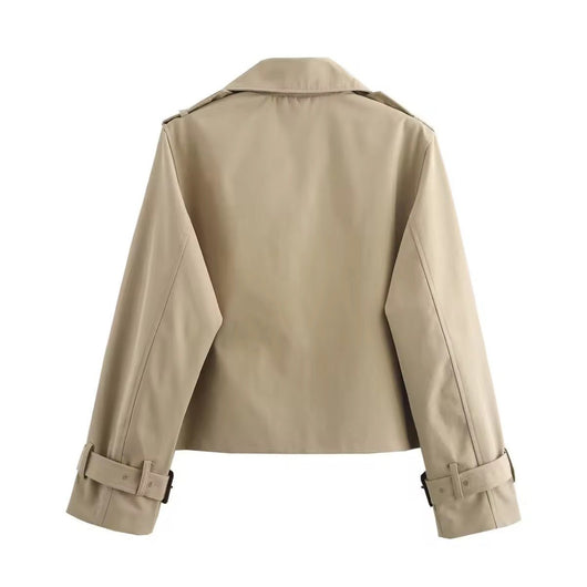 Charlotte | Korte dames trenchcoat met dubbele knoopsluiting en gespmanchetten