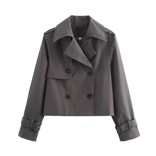 Charlotte | Korte dames trenchcoat met dubbele knoopsluiting en gespmanchetten