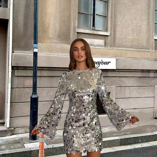 Nora | Korte dames pailletten cocktailjurk met trompetmouwen