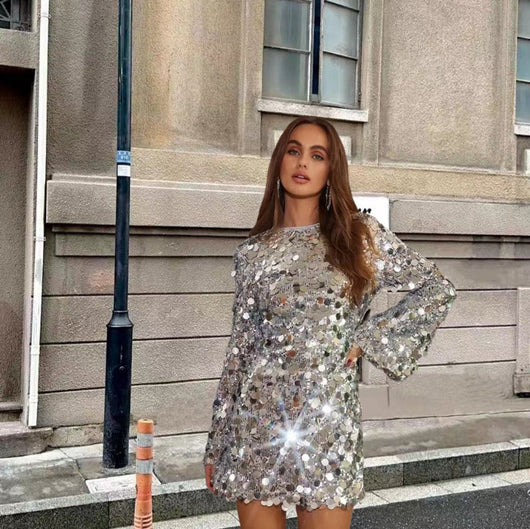 Nora | Korte dames pailletten cocktailjurk met trompetmouwen